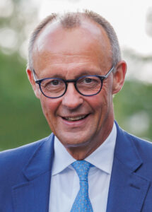 erfahren sie alles über das alter und die beeindruckende karriere von merz, seinen werdegang und beruflichen erfolg.
