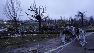 tornados in den usa verursachen schwere zerstörungen und fordern acht todesopfer. erfahren sie mehr über die betroffenen regionen und aktuelle informationen.
